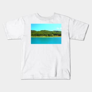 Scenery at Gerosa Lake with light blue waters rippling in front of the green shore Kids T-Shirt